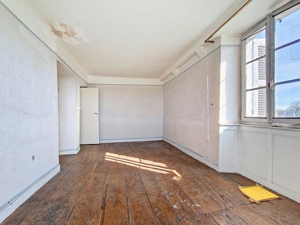 Guinarthe-Parenties (64390) Immeuble de 550 m² – Fort potentiel – Parcelle de 8 573 m²