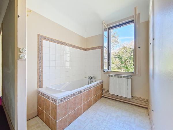 Guinarthe-Parenties (64390) Immeuble de 550 m² – Fort potentiel – Parcelle de 8 573 m²