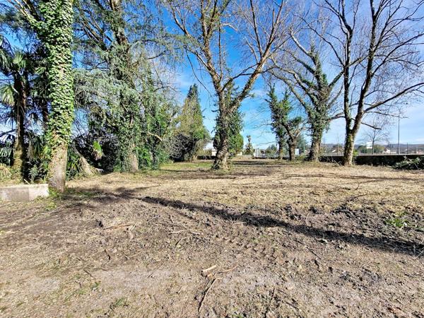 Guinarthe-Parenties (64390) Immeuble de 550 m² – Fort potentiel – Parcelle de 8 573 m²