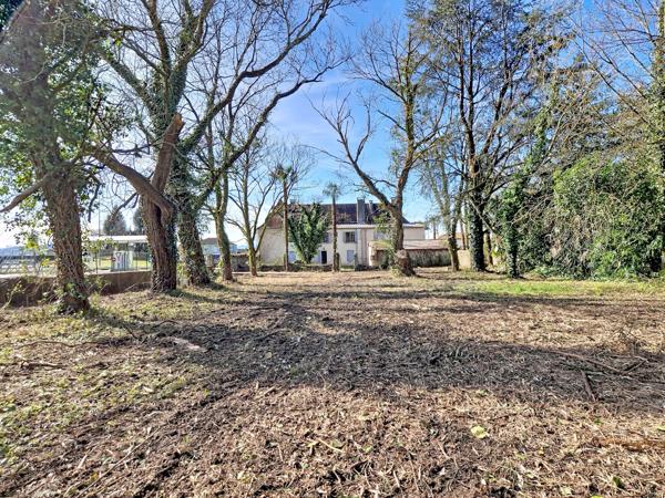 Guinarthe-Parenties (64390) Immeuble de 550 m² – Fort potentiel – Parcelle de 8 573 m²