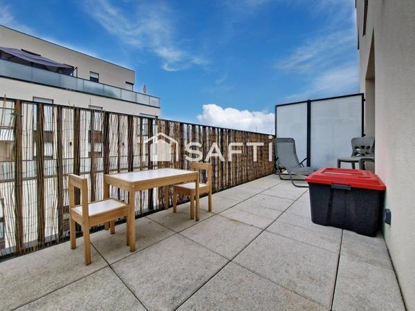 Duplex aux derniers étages avec terrasse, à deux pas du RER A et E
