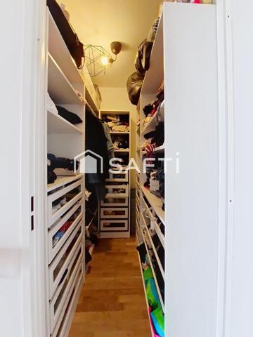 Duplex aux derniers étages avec terrasse, à deux pas du RER A et E