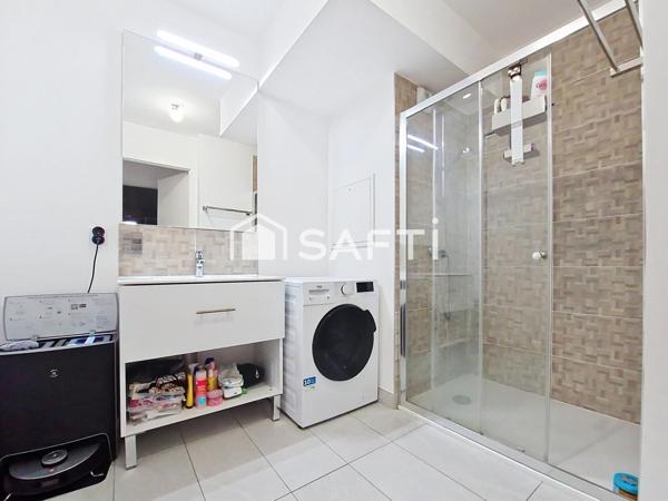 Duplex aux derniers étages avec terrasse, à deux pas du RER A et E