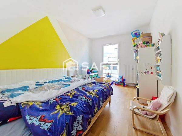 Duplex aux derniers étages avec terrasse, à deux pas du RER A et E