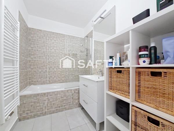 Duplex aux derniers étages avec terrasse, à deux pas du RER A et E