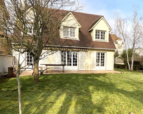 Maison familiale de10 pièces à 5 min de la gare à Houilles