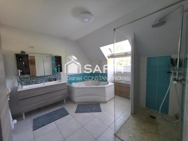 Maison de 2017, DPE C, 4 CH, piscine chauffée