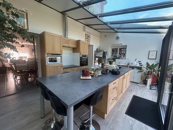 Maison - 143m2 - 4 chambres - 2 garages - La Trompette 669 000 € **  - Référence  MR740