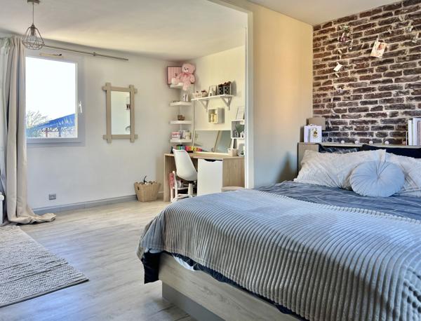 Lauris (84360) Maison avec jardin, piscine et dépendance proche du village