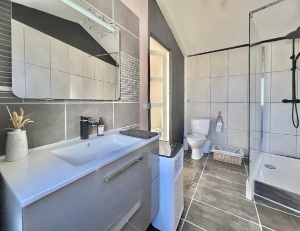 Lauris (84360) Maison avec jardin, piscine et dépendance proche du village