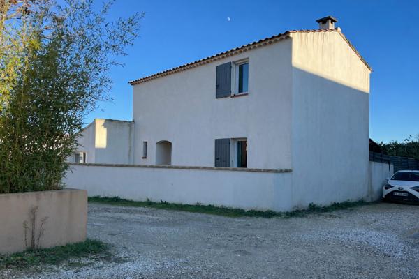 Lauris (84360) Maison avec jardin, piscine et dépendance proche du village