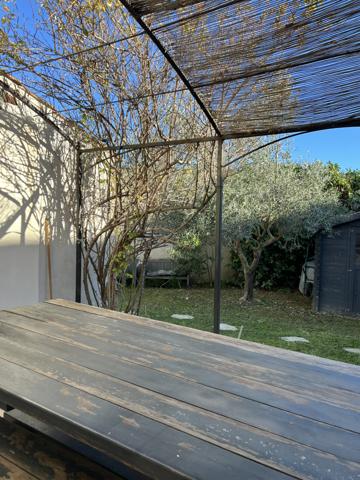 Lauris (84360) Maison avec jardin, piscine et dépendance proche du village