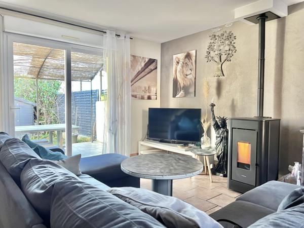 Lauris (84360) Maison avec jardin, piscine et dépendance proche du village