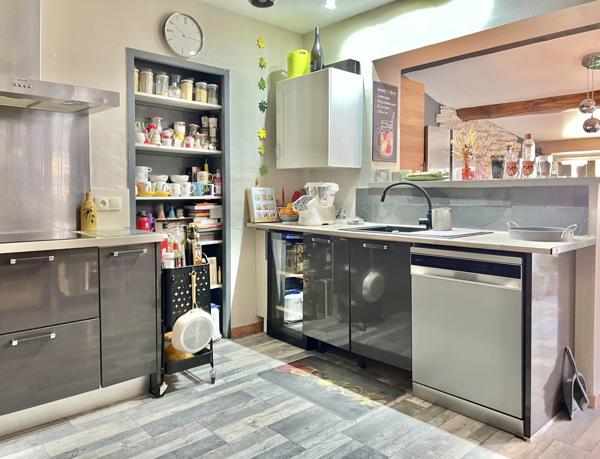 Lauris (84360) Maison avec jardin, piscine et dépendance proche du village