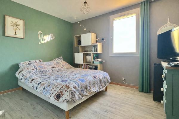 Lauris (84360) Maison avec jardin, piscine et dépendance proche du village