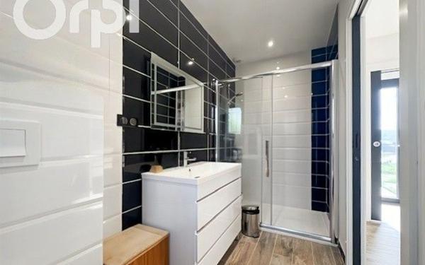 Maison à louer    1 pièce •  Saint-Maurice-d'Ardèche