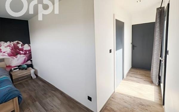 Maison à louer    1 pièce •  Saint-Maurice-d'Ardèche