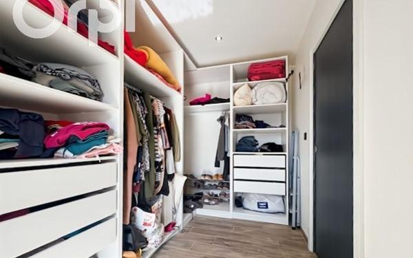 Maison à louer    1 pièce •  Saint-Maurice-d'Ardèche