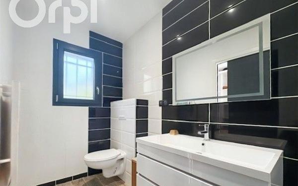 Maison à louer    1 pièce •  Saint-Maurice-d'Ardèche