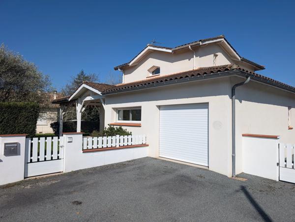 Joli pavillon avec garages et jardin proche du centre ville de Villeneuve Sur Lot