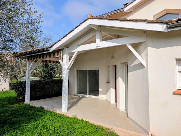 Joli pavillon avec garages et jardin proche du centre ville de Villeneuve Sur Lot