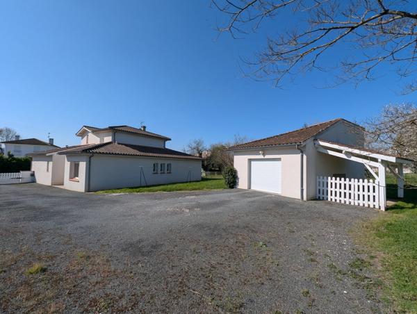 Joli pavillon avec garages et jardin proche du centre ville de Villeneuve Sur Lot