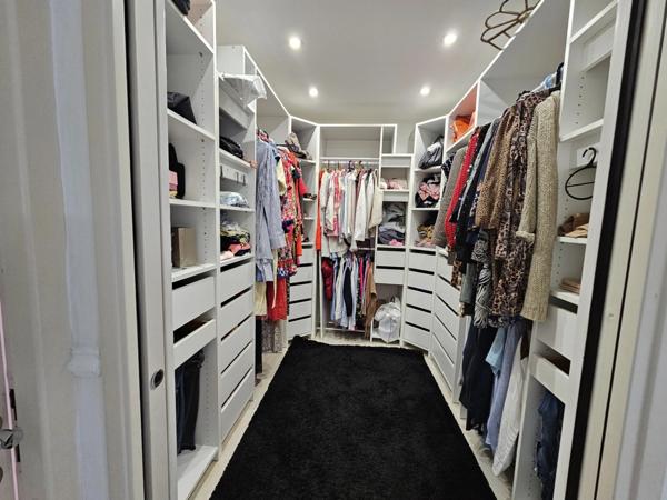 Maison contemporaine de 202 m² – Garage exceptionnel de 130 m² a vendre