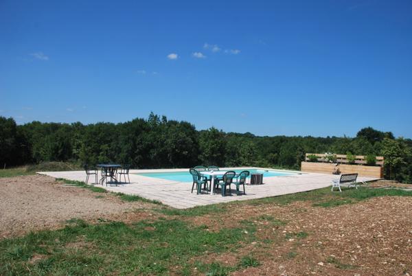 Montaigu-de-Quercy (82150) Propriété avec deux maisons, piscine et dépendances