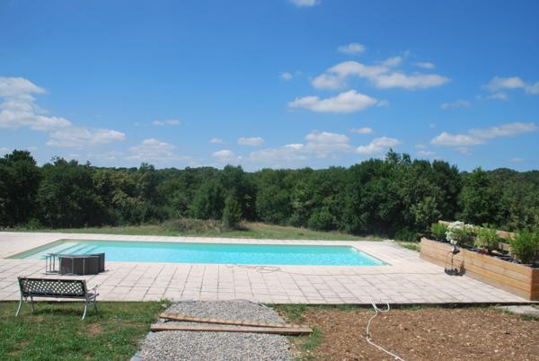 Montaigu-de-Quercy (82150) Propriété avec deux maisons, piscine et dépendances