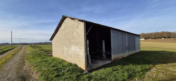 Propriété dans un cadre champêtre.