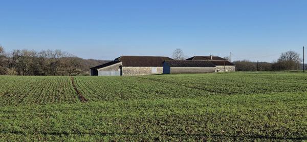 Propriété dans un cadre champêtre.