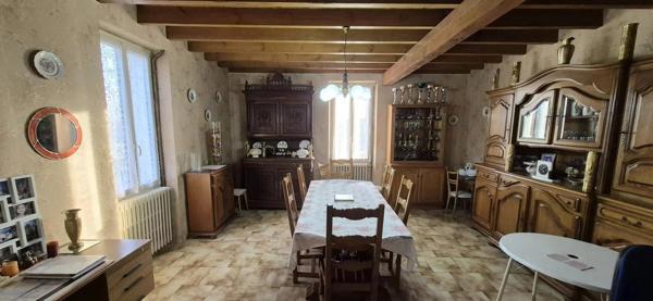 Propriété dans un cadre champêtre.
