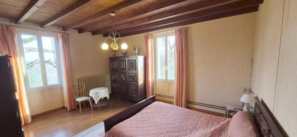 Propriété dans un cadre champêtre.
