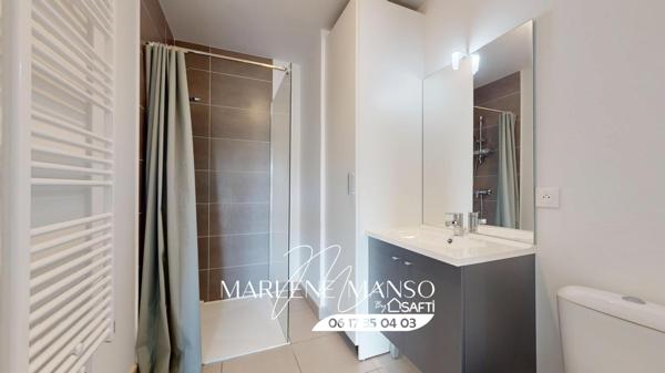 T4 proche du tram C avec grande terrasse et balcon