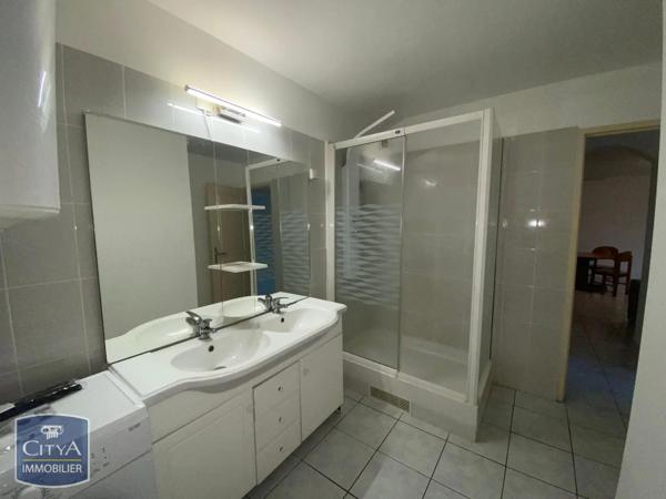 Appartement à louer 2 pièces 48m² Saint-Denis (97417)