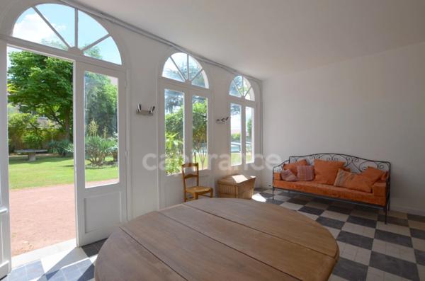 PROPRIÉTÉ BOURGEOISE DE 395 M2 AU COEUR D'UN PARC PAYSAGÉ DE 2 487 M2, CENTRE VILLE