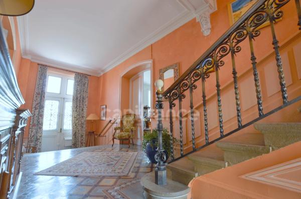 PROPRIÉTÉ BOURGEOISE DE 395 M2 AU COEUR D'UN PARC PAYSAGÉ DE 2 487 M2, CENTRE VILLE