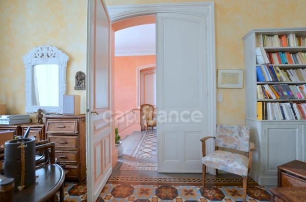 PROPRIÉTÉ BOURGEOISE DE 395 M2 AU COEUR D'UN PARC PAYSAGÉ DE 2 487 M2, CENTRE VILLE