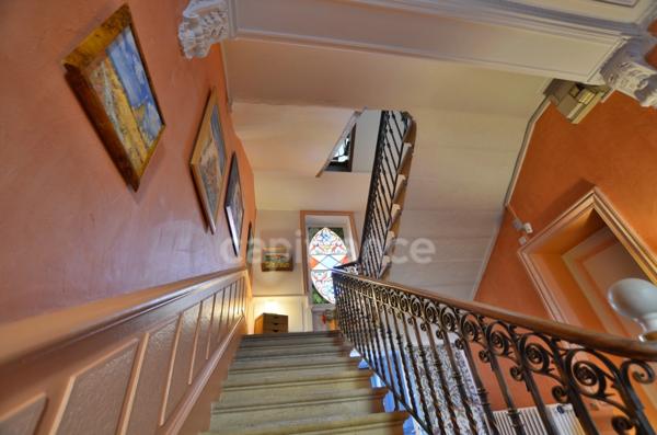 PROPRIÉTÉ BOURGEOISE DE 395 M2 AU COEUR D'UN PARC PAYSAGÉ DE 2 487 M2, CENTRE VILLE