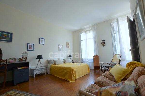 PROPRIÉTÉ BOURGEOISE DE 395 M2 AU COEUR D'UN PARC PAYSAGÉ DE 2 487 M2, CENTRE VILLE