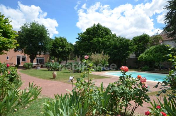 PROPRIÉTÉ BOURGEOISE DE 395 M2 AU COEUR D'UN PARC PAYSAGÉ DE 2 487 M2, CENTRE VILLE