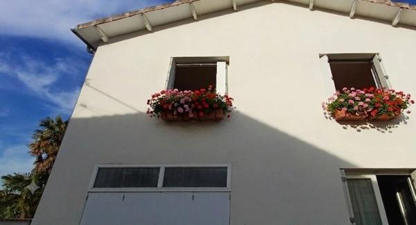 Maison à vendre 3 pièces  (16 ST MICHEL) avec 1 étage et 1 garage. Avec 2 chambres