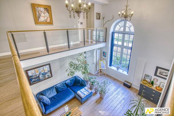 Versailles Notre-Dame "les carrés Richaud" Triplex d'exception de 168 m² carrez occupant 3 niveaux d'un superbe immeuble jouissant de jardins communs remarquablement tenus. €1 490 000 ** - Référence 27836