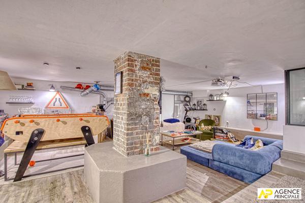 Versailles Notre-Dame "les carrés Richaud" Triplex d'exception de 168 m² carrez occupant 3 niveaux d'un superbe immeuble jouissant de jardins communs remarquablement tenus. €1 490 000 ** - Référence 27836