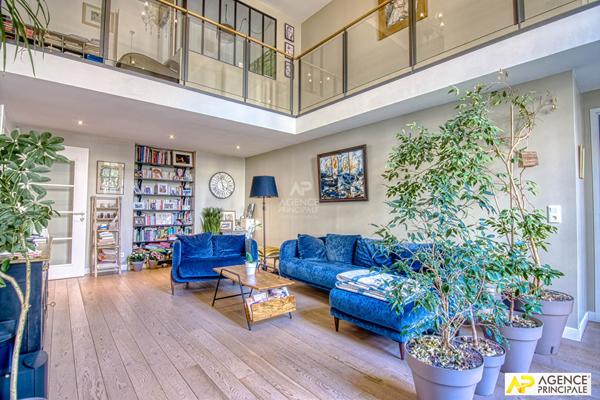 Versailles Notre-Dame "les carrés Richaud" Triplex d'exception de 168 m² carrez occupant 3 niveaux d'un superbe immeuble jouissant de jardins communs remarquablement tenus. €1 490 000 ** - Référence 27836