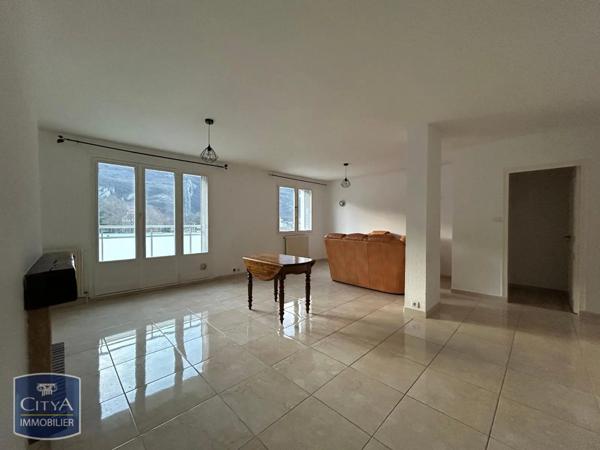 Appartement à louer 4 pièces 67.89m²