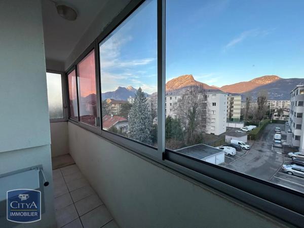 Appartement à louer 4 pièces 67.89m²