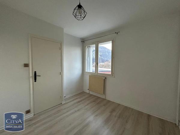 Appartement à louer 4 pièces 67.89m²