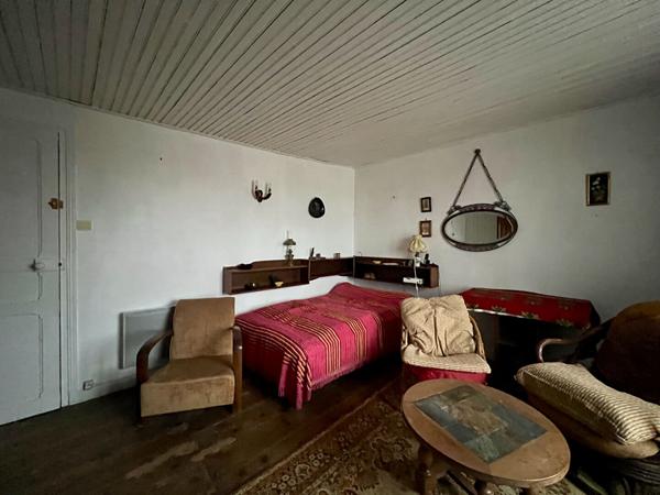 Maison en pierre avec grand potentiel Centre de Grosbreuil