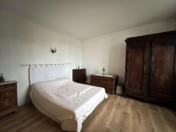 Maison en pierre avec grand potentiel Centre de Grosbreuil